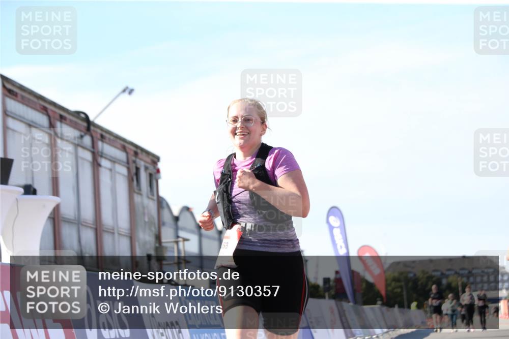 03.10.2025 - Köhlbrandbrückenlauf Jannik Wohlers http://msf.ph/oto/9130357 03.10.2025 13:46:55 Ziel 5275, 5295, 5372, 5388, 5759, 6558 meine-sportfotos.de