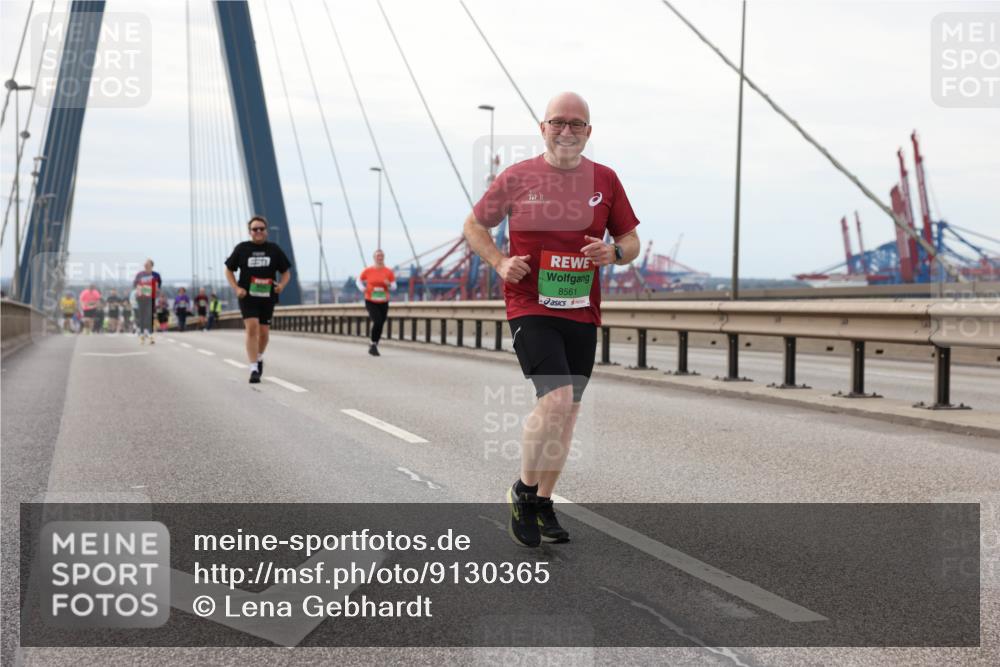 03.10.2025 - Köhlbrandbrückenlauf Lena Gebhardt http://msf.ph/oto/9130365 03.10.2025 16:05:52 Position 2 8561 meine-sportfotos.de
