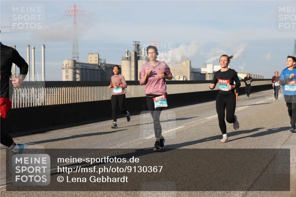 03.10.2025 - Köhlbrandbrückenlauf Lena Gebhardt http://msf.ph/oto/9130367 03.10.2025 09:49:28 Position 2 1424, 1208, 3497 meine-sportfotos.de