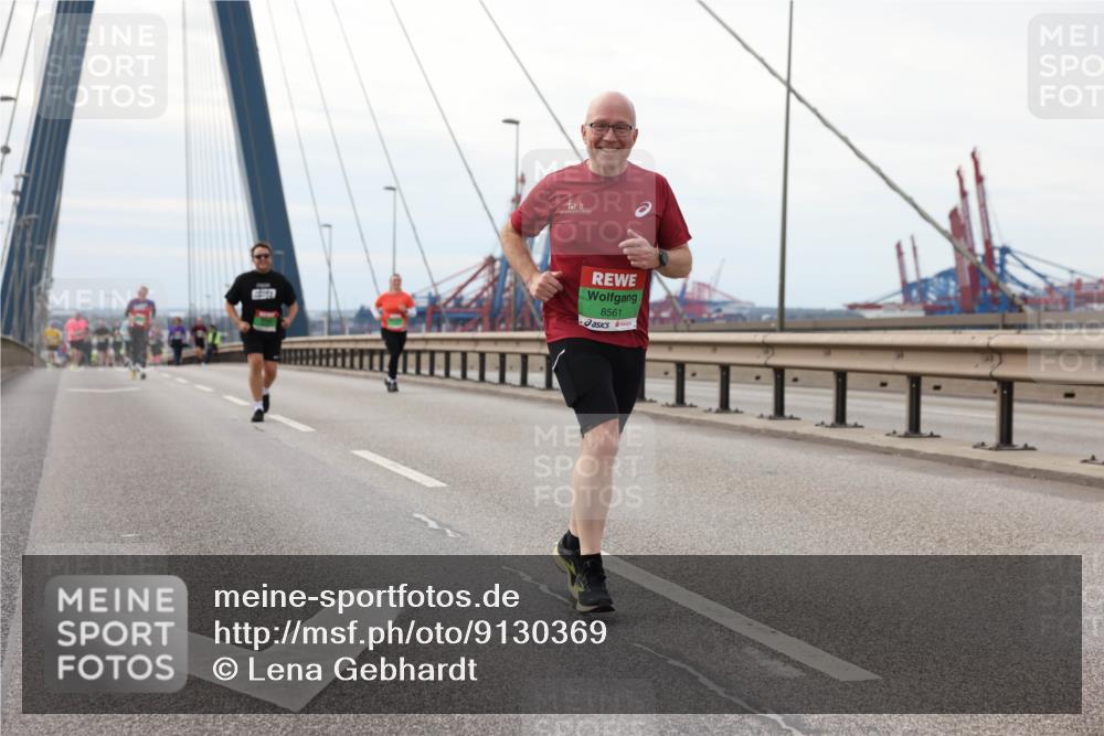 03.10.2025 - Köhlbrandbrückenlauf Lena Gebhardt http://msf.ph/oto/9130369 03.10.2025 16:05:53 Position 2 8561 meine-sportfotos.de