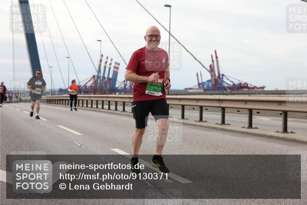 03.10.2025 - Köhlbrandbrückenlauf Lena Gebhardt http://msf.ph/oto/9130371 03.10.2025 16:05:53 Position 2 8561 meine-sportfotos.de