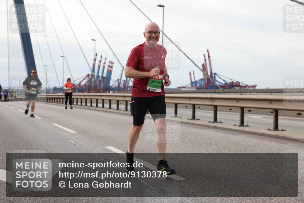 03.10.2025 - Köhlbrandbrückenlauf Lena Gebhardt http://msf.ph/oto/9130378 03.10.2025 16:05:53 Position 2 8561 meine-sportfotos.de