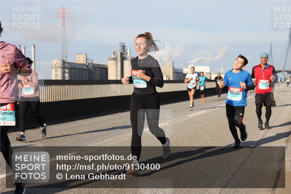 03.10.2025 - Köhlbrandbrückenlauf Lena Gebhardt http://msf.ph/oto/9130400 03.10.2025 09:49:29 Position 2 424, 5, 1208, 3497 meine-sportfotos.de
