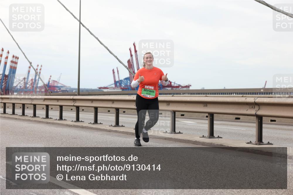 03.10.2025 - Köhlbrandbrückenlauf Lena Gebhardt http://msf.ph/oto/9130414 03.10.2025 16:05:59 Position 2 9532 meine-sportfotos.de