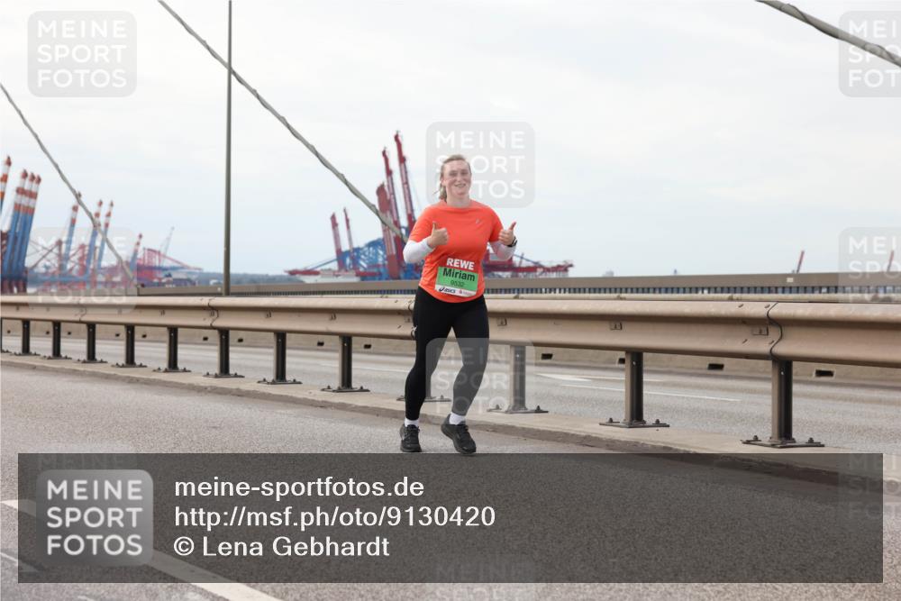 03.10.2025 - Köhlbrandbrückenlauf Lena Gebhardt http://msf.ph/oto/9130420 03.10.2025 16:05:59 Position 2 9532 meine-sportfotos.de