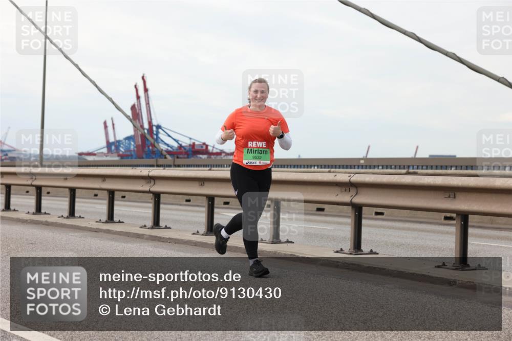 03.10.2025 - Köhlbrandbrückenlauf Lena Gebhardt http://msf.ph/oto/9130430 03.10.2025 16:06:00 Position 2 9532 meine-sportfotos.de
