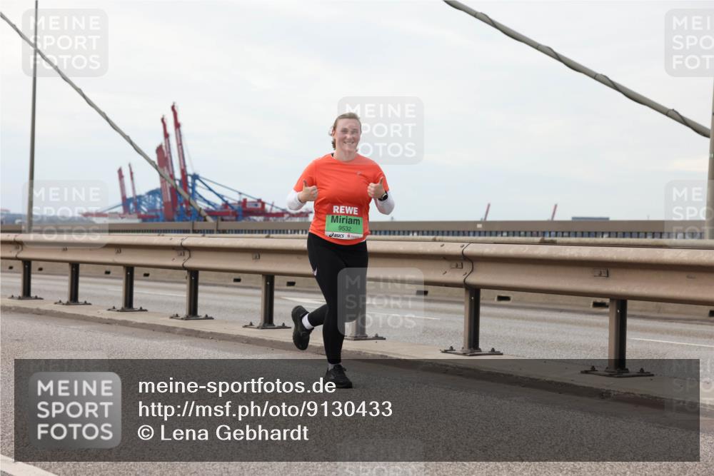 03.10.2025 - Köhlbrandbrückenlauf Lena Gebhardt http://msf.ph/oto/9130433 03.10.2025 16:06:00 Position 2 9532 meine-sportfotos.de