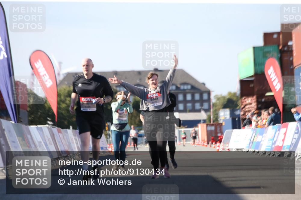 03.10.2025 - Köhlbrandbrückenlauf Jannik Wohlers http://msf.ph/oto/9130434 03.10.2025 13:47:05 Ziel 5136, 5295, 6558 meine-sportfotos.de