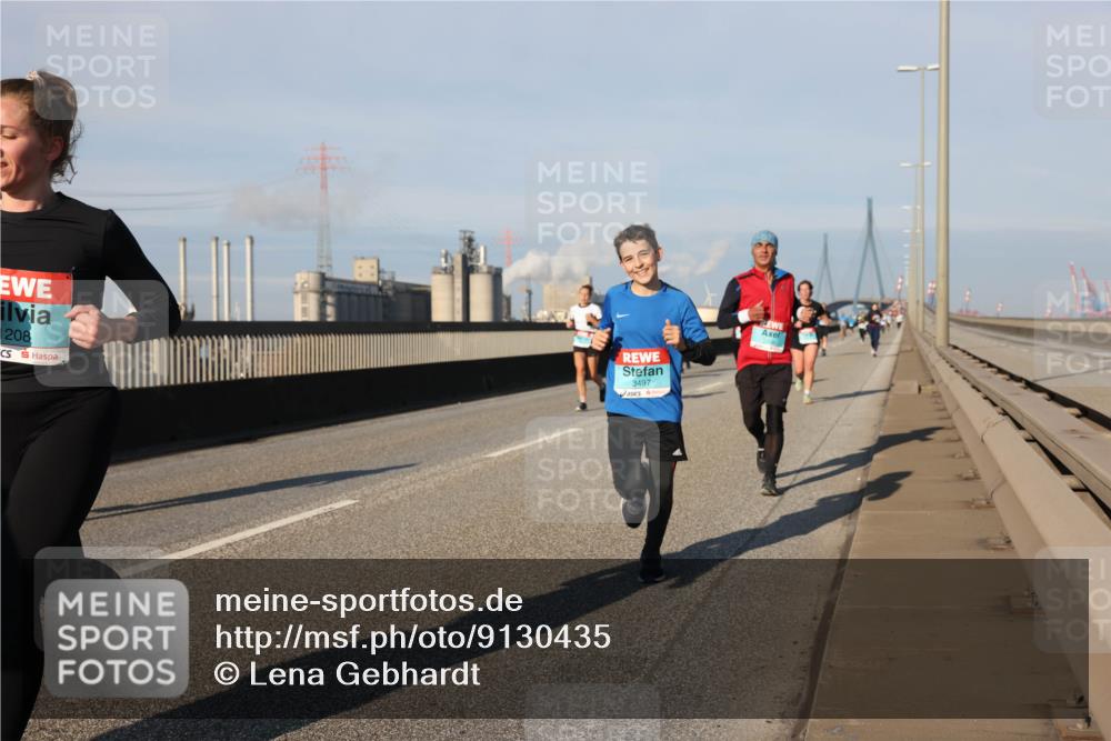 03.10.2025 - Köhlbrandbrückenlauf Lena Gebhardt http://msf.ph/oto/9130435 03.10.2025 09:49:30 Position 2 208, 3497 meine-sportfotos.de