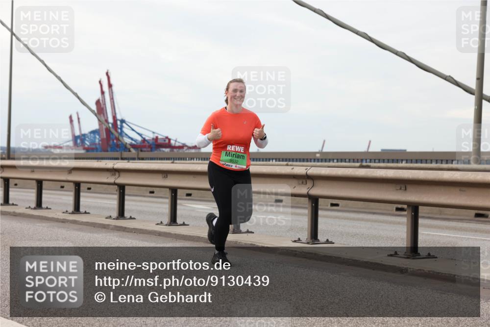 03.10.2025 - Köhlbrandbrückenlauf Lena Gebhardt http://msf.ph/oto/9130439 03.10.2025 16:06:00 Position 2 9532 meine-sportfotos.de
