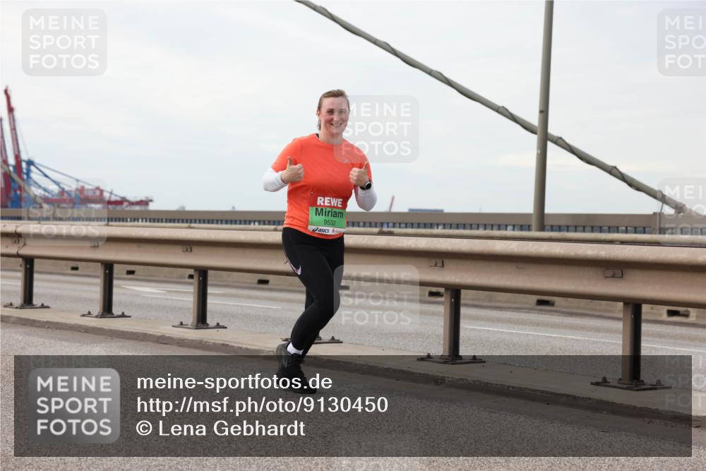 03.10.2025 - Köhlbrandbrückenlauf Lena Gebhardt http://msf.ph/oto/9130450 03.10.2025 16:06:00 Position 2 9532 meine-sportfotos.de