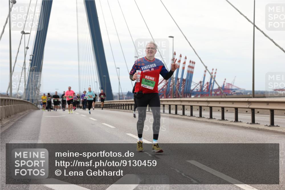03.10.2025 - Köhlbrandbrückenlauf Lena Gebhardt http://msf.ph/oto/9130459 03.10.2025 16:06:02 Position 2 2025, 7640 meine-sportfotos.de