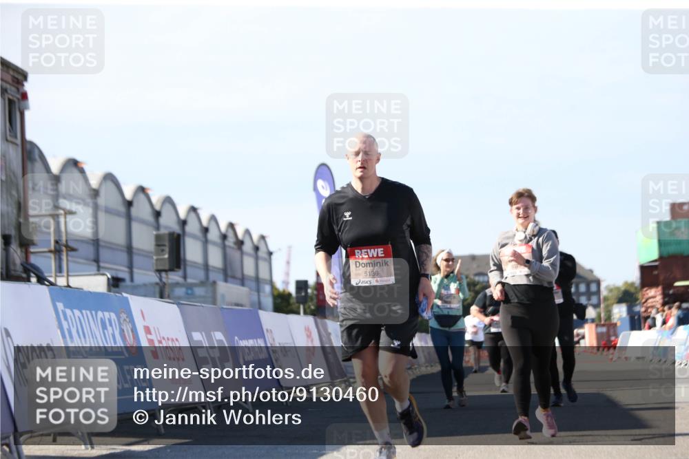 03.10.2025 - Köhlbrandbrückenlauf Jannik Wohlers http://msf.ph/oto/9130460 03.10.2025 13:47:09 Ziel 5136, 5635, 5636, 6073, 6558 meine-sportfotos.de