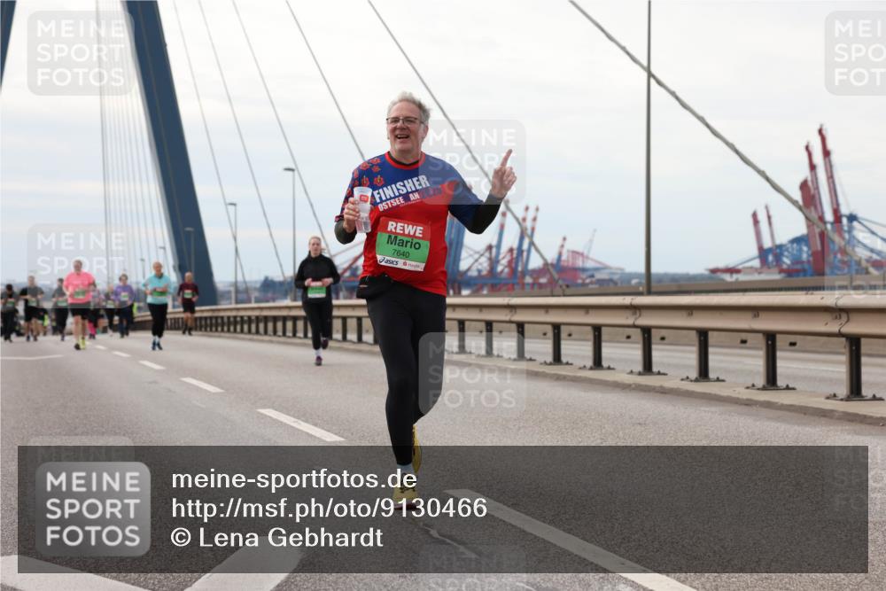 03.10.2025 - Köhlbrandbrückenlauf Lena Gebhardt http://msf.ph/oto/9130466 03.10.2025 16:06:03 Position 2 2025, 7640 meine-sportfotos.de