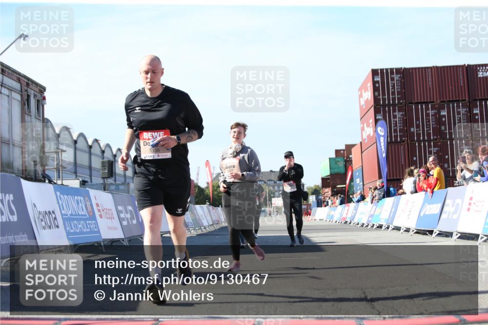 03.10.2025 - Köhlbrandbrückenlauf Jannik Wohlers http://msf.ph/oto/9130467 03.10.2025 13:47:11 Ziel 5136, 5293, 5635, 5636, 6073 meine-sportfotos.de