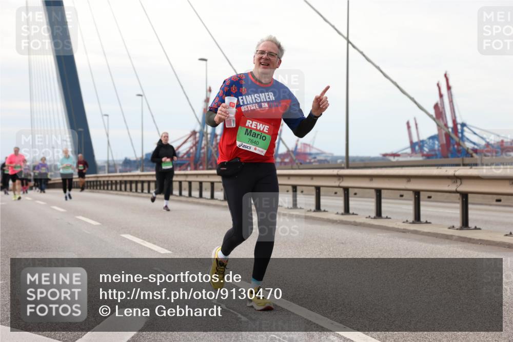 03.10.2025 - Köhlbrandbrückenlauf Lena Gebhardt http://msf.ph/oto/9130470 03.10.2025 16:06:03 Position 2 2025, 7640 meine-sportfotos.de