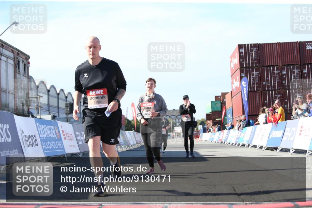 03.10.2025 - Köhlbrandbrückenlauf Jannik Wohlers http://msf.ph/oto/9130471 03.10.2025 13:47:11 Ziel 5136, 5293, 5635, 5636, 6073 meine-sportfotos.de