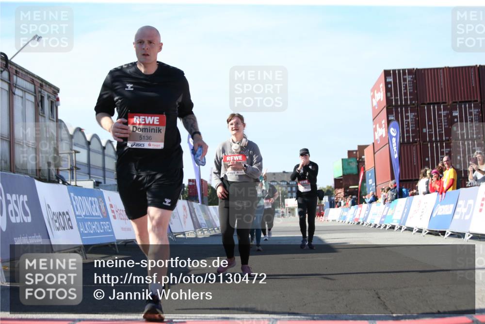 03.10.2025 - Köhlbrandbrückenlauf Jannik Wohlers http://msf.ph/oto/9130472 03.10.2025 13:47:11 Ziel 5136, 5293, 5635, 5636, 6073 meine-sportfotos.de
