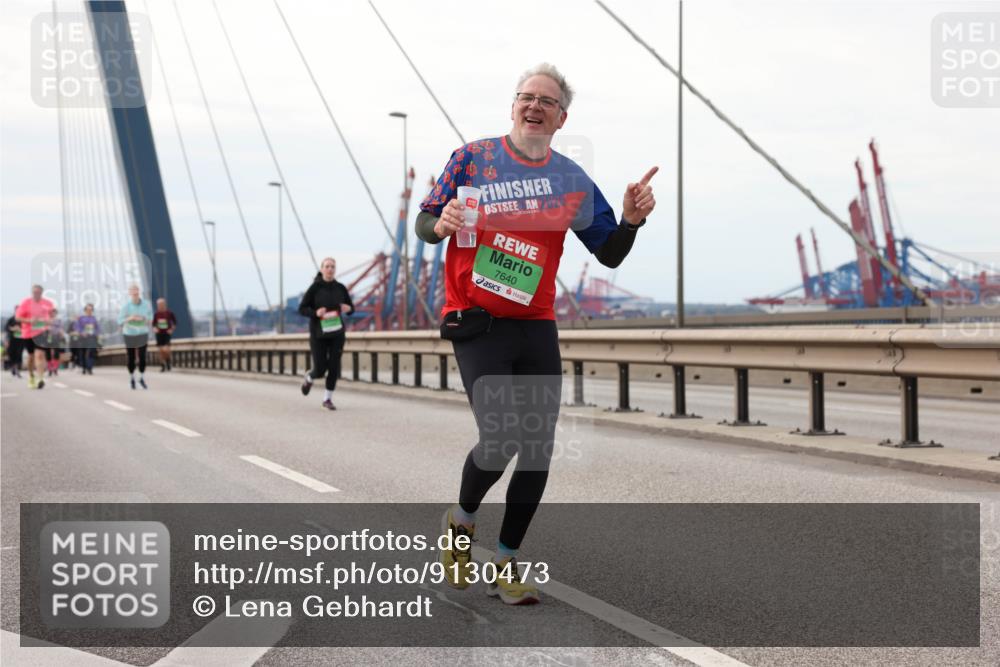 03.10.2025 - Köhlbrandbrückenlauf Lena Gebhardt http://msf.ph/oto/9130473 03.10.2025 16:06:03 Position 2 2025, 7640 meine-sportfotos.de
