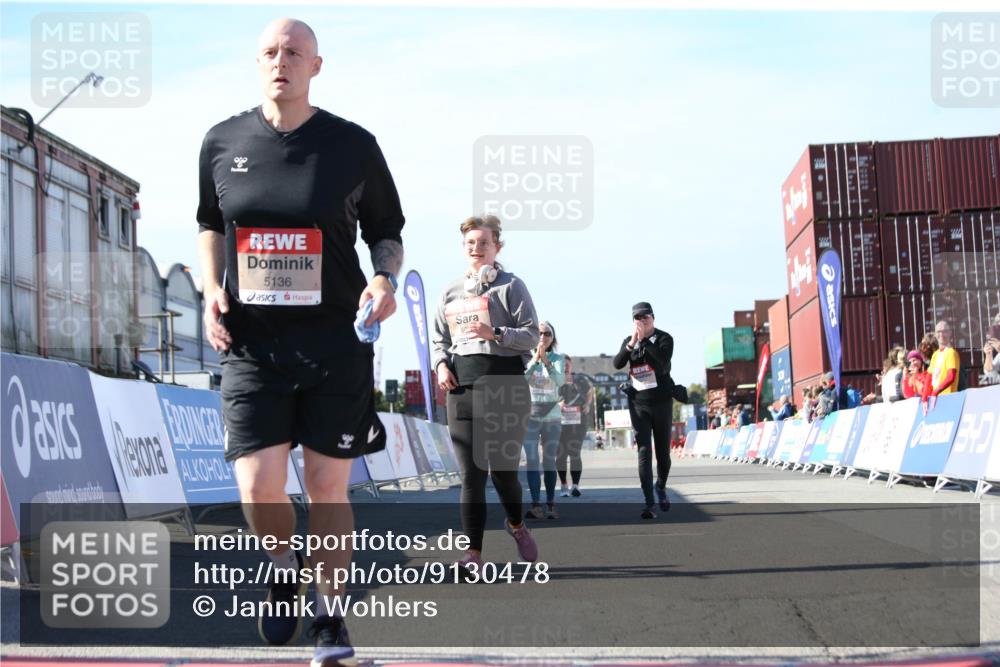 03.10.2025 - Köhlbrandbrückenlauf Jannik Wohlers http://msf.ph/oto/9130478 03.10.2025 13:47:11 Ziel 5136, 5293, 5635, 5636, 6073 meine-sportfotos.de