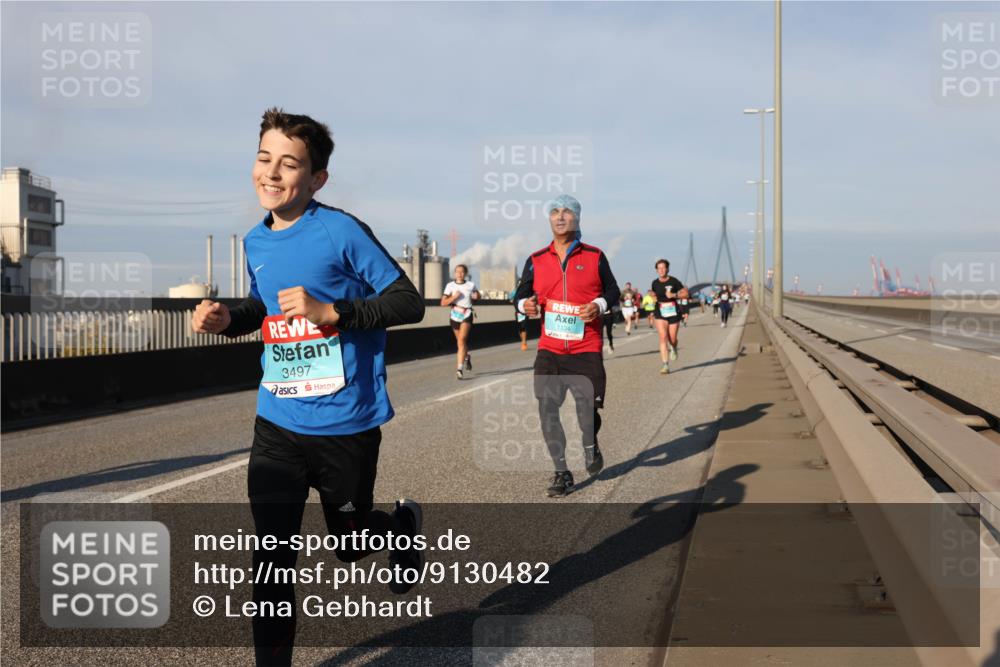 03.10.2025 - Köhlbrandbrückenlauf Lena Gebhardt http://msf.ph/oto/9130482 03.10.2025 09:49:31 Position 2 3497, 1134 meine-sportfotos.de