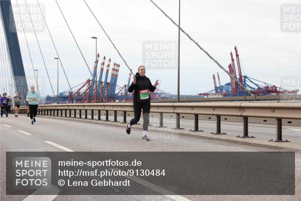 03.10.2025 - Köhlbrandbrückenlauf Lena Gebhardt http://msf.ph/oto/9130484 03.10.2025 16:06:06 Position 2  meine-sportfotos.de