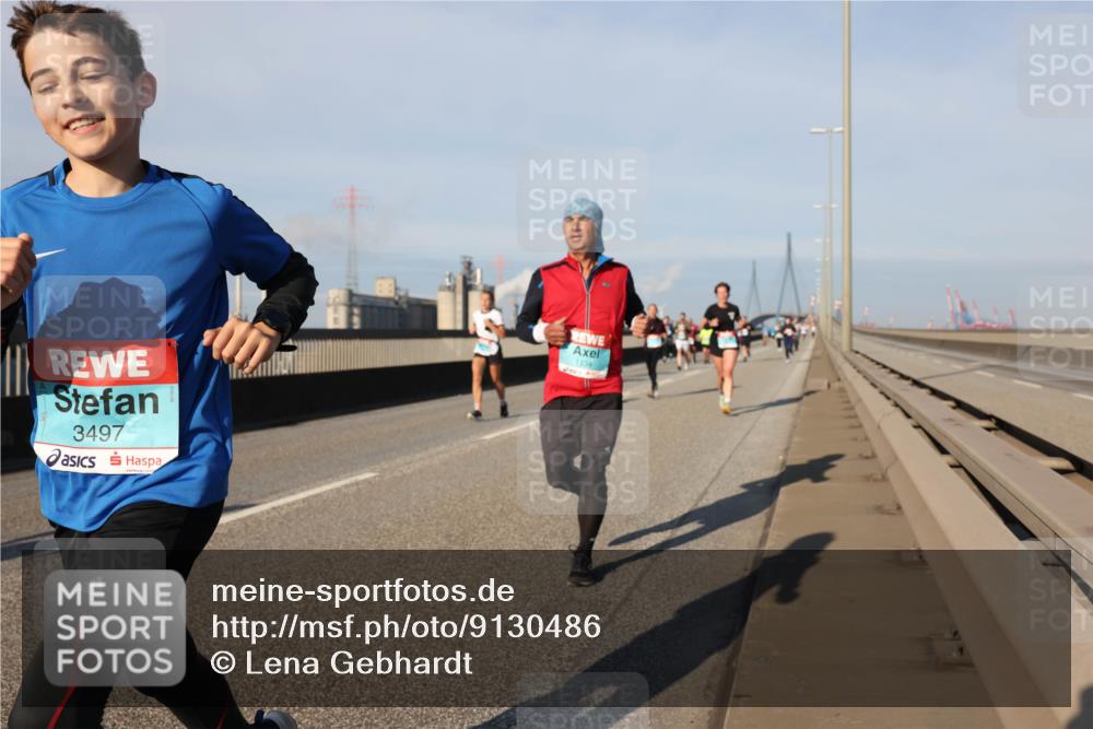 03.10.2025 - Köhlbrandbrückenlauf Lena Gebhardt http://msf.ph/oto/9130486 03.10.2025 09:49:32 Position 2 3497, 1134 meine-sportfotos.de