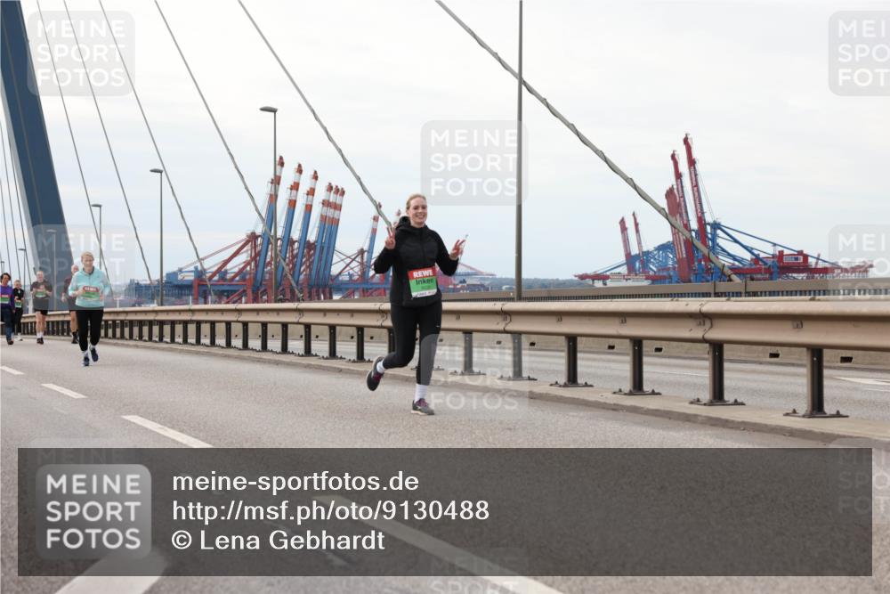 03.10.2025 - Köhlbrandbrückenlauf Lena Gebhardt http://msf.ph/oto/9130488 03.10.2025 16:06:06 Position 2  meine-sportfotos.de