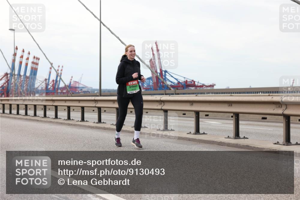 03.10.2025 - Köhlbrandbrückenlauf Lena Gebhardt http://msf.ph/oto/9130493 03.10.2025 16:06:07 Position 2 9533 meine-sportfotos.de
