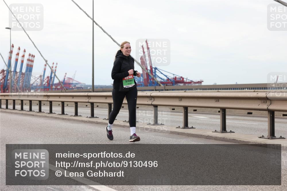 03.10.2025 - Köhlbrandbrückenlauf Lena Gebhardt http://msf.ph/oto/9130496 03.10.2025 16:06:07 Position 2 9533 meine-sportfotos.de