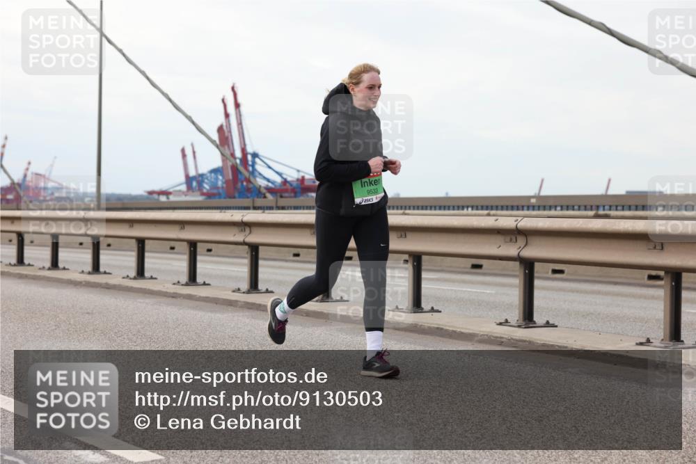 03.10.2025 - Köhlbrandbrückenlauf Lena Gebhardt http://msf.ph/oto/9130503 03.10.2025 16:06:08 Position 2 9533 meine-sportfotos.de