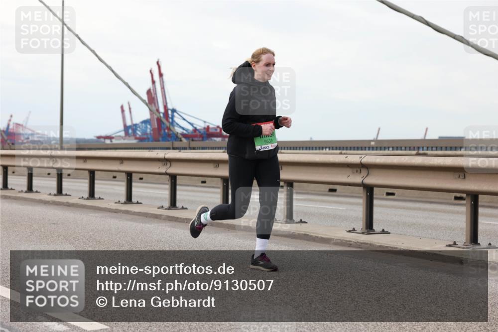 03.10.2025 - Köhlbrandbrückenlauf Lena Gebhardt http://msf.ph/oto/9130507 03.10.2025 16:06:08 Position 2 9533 meine-sportfotos.de