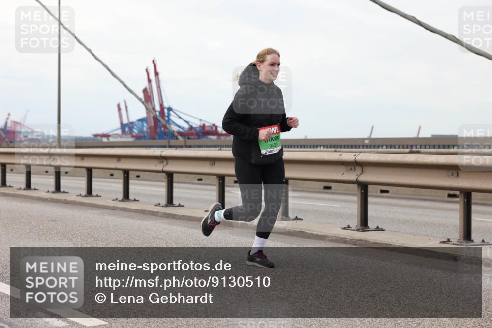 03.10.2025 - Köhlbrandbrückenlauf Lena Gebhardt http://msf.ph/oto/9130510 03.10.2025 16:06:08 Position 2 9533 meine-sportfotos.de