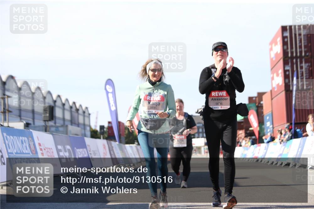 03.10.2025 - Köhlbrandbrückenlauf Jannik Wohlers http://msf.ph/oto/9130516 03.10.2025 13:47:14 Ziel 5136, 5293, 5635, 5636, 6073 meine-sportfotos.de