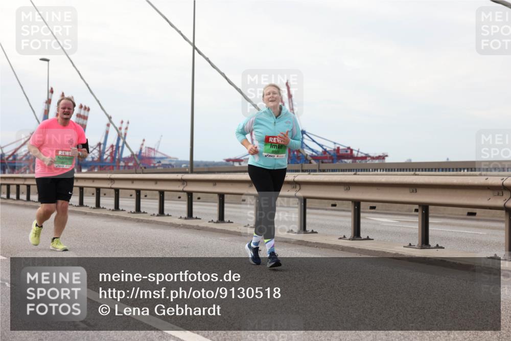 03.10.2025 - Köhlbrandbrückenlauf Lena Gebhardt http://msf.ph/oto/9130518 03.10.2025 16:06:13 Position 2 8500 meine-sportfotos.de