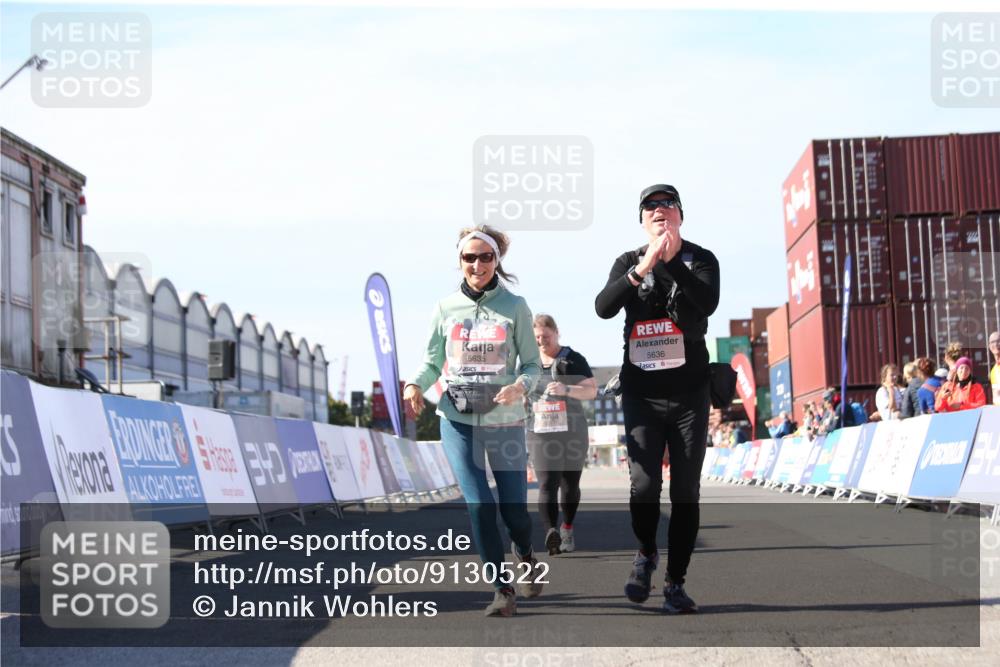 03.10.2025 - Köhlbrandbrückenlauf Jannik Wohlers http://msf.ph/oto/9130522 03.10.2025 13:47:15 Ziel 5136, 5293, 5635, 5636, 6073 meine-sportfotos.de