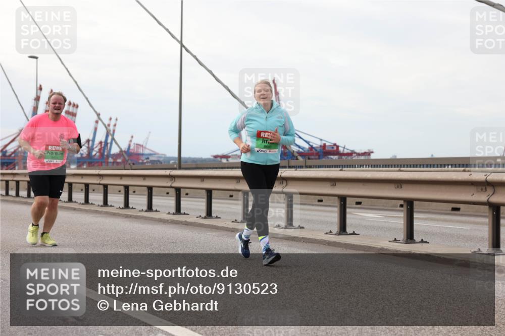 03.10.2025 - Köhlbrandbrückenlauf Lena Gebhardt http://msf.ph/oto/9130523 03.10.2025 16:06:13 Position 2 8470, 8500 meine-sportfotos.de