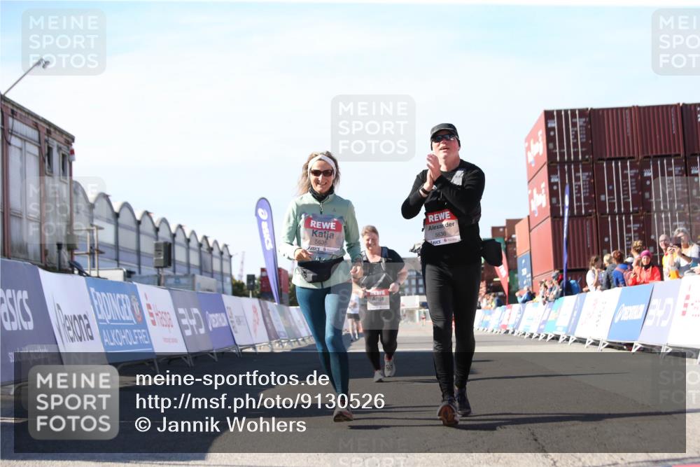 03.10.2025 - Köhlbrandbrückenlauf Jannik Wohlers http://msf.ph/oto/9130526 03.10.2025 13:47:15 Ziel 5136, 5293, 5635, 5636, 6073 meine-sportfotos.de