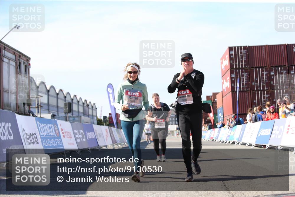 03.10.2025 - Köhlbrandbrückenlauf Jannik Wohlers http://msf.ph/oto/9130530 03.10.2025 13:47:15 Ziel 5136, 5293, 5635, 5636, 6073 meine-sportfotos.de