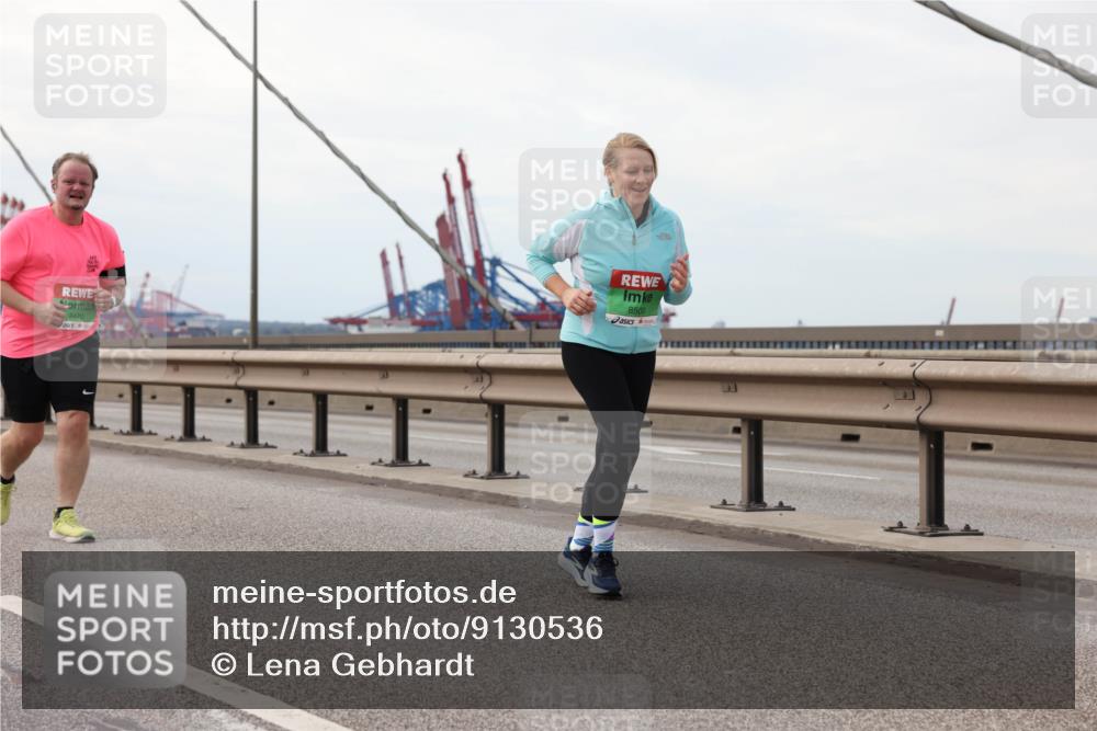03.10.2025 - Köhlbrandbrückenlauf Lena Gebhardt http://msf.ph/oto/9130536 03.10.2025 16:06:14 Position 2 8470, 8500 meine-sportfotos.de