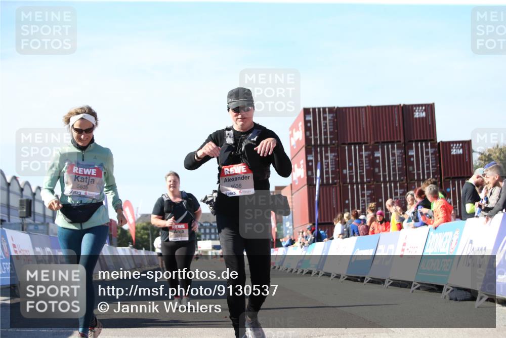 03.10.2025 - Köhlbrandbrückenlauf Jannik Wohlers http://msf.ph/oto/9130537 03.10.2025 13:47:16 Ziel 5136, 5293, 5635, 5636, 6073 meine-sportfotos.de