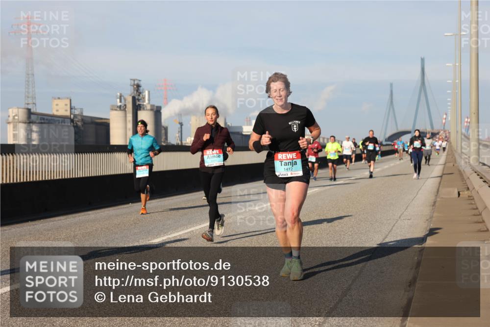 03.10.2025 - Köhlbrandbrückenlauf Lena Gebhardt http://msf.ph/oto/9130538 03.10.2025 09:49:33 Position 2 1412 meine-sportfotos.de