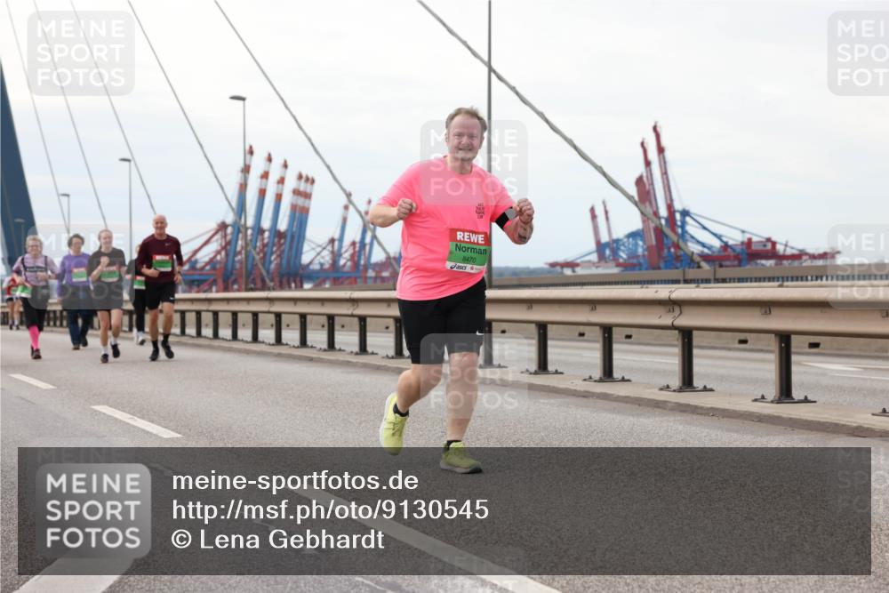 03.10.2025 - Köhlbrandbrückenlauf Lena Gebhardt http://msf.ph/oto/9130545 03.10.2025 16:06:15 Position 2 8470 meine-sportfotos.de
