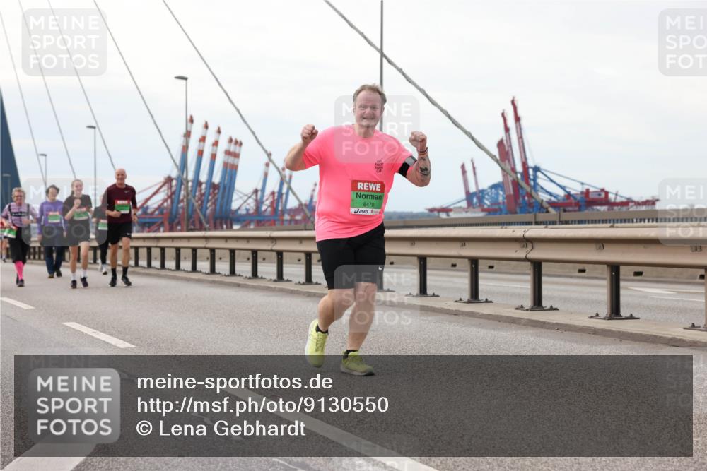 03.10.2025 - Köhlbrandbrückenlauf Lena Gebhardt http://msf.ph/oto/9130550 03.10.2025 16:06:15 Position 2 8470 meine-sportfotos.de