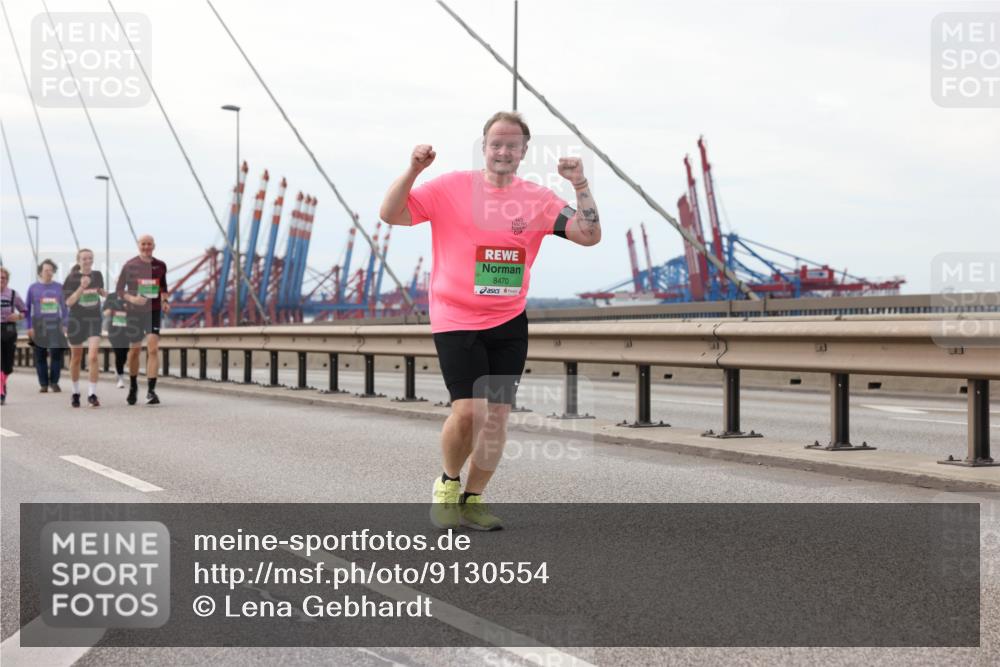 03.10.2025 - Köhlbrandbrückenlauf Lena Gebhardt http://msf.ph/oto/9130554 03.10.2025 16:06:15 Position 2 8470 meine-sportfotos.de