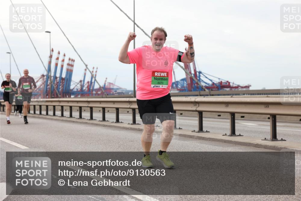 03.10.2025 - Köhlbrandbrückenlauf Lena Gebhardt http://msf.ph/oto/9130563 03.10.2025 16:06:15 Position 2 8470 meine-sportfotos.de