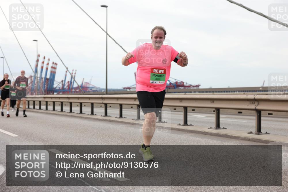 03.10.2025 - Köhlbrandbrückenlauf Lena Gebhardt http://msf.ph/oto/9130576 03.10.2025 16:06:16 Position 2 8470 meine-sportfotos.de