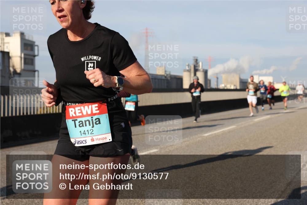03.10.2025 - Köhlbrandbrückenlauf Lena Gebhardt http://msf.ph/oto/9130577 03.10.2025 09:49:35 Position 2 1412 meine-sportfotos.de