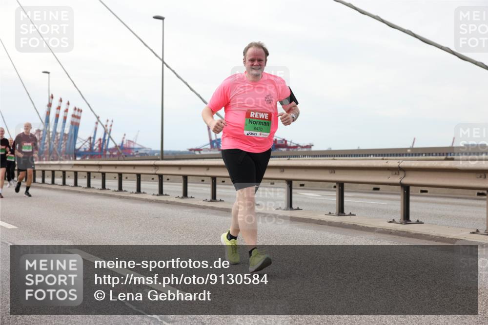 03.10.2025 - Köhlbrandbrückenlauf Lena Gebhardt http://msf.ph/oto/9130584 03.10.2025 16:06:16 Position 2 8470 meine-sportfotos.de