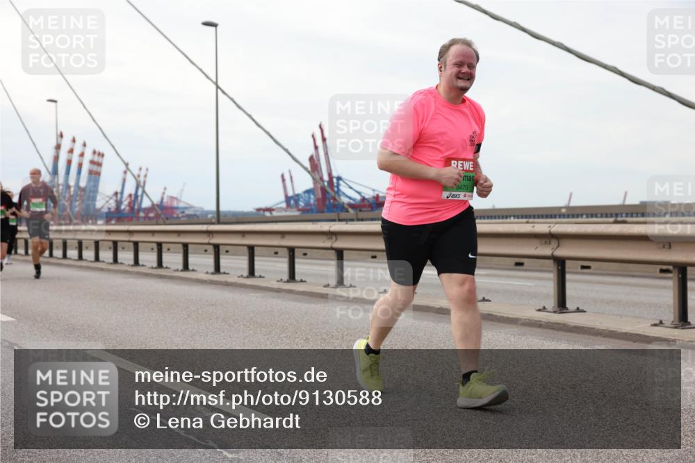 03.10.2025 - Köhlbrandbrückenlauf Lena Gebhardt http://msf.ph/oto/9130588 03.10.2025 16:06:16 Position 2 8470 meine-sportfotos.de